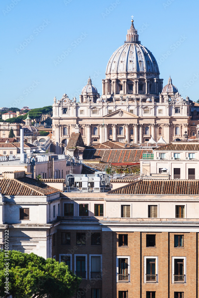 apartment houses in Rome city and Basilica
