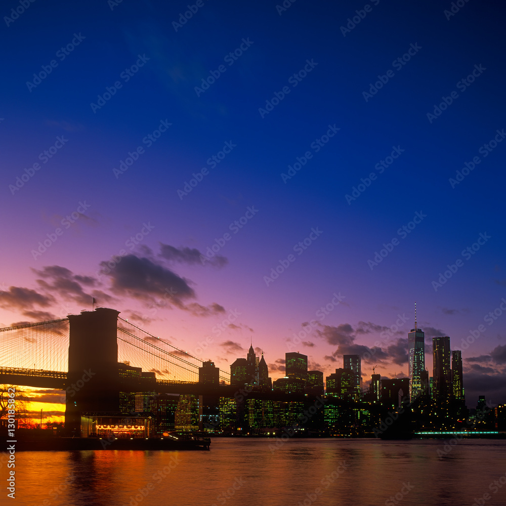 Obraz premium Sunset over a Manhattan.