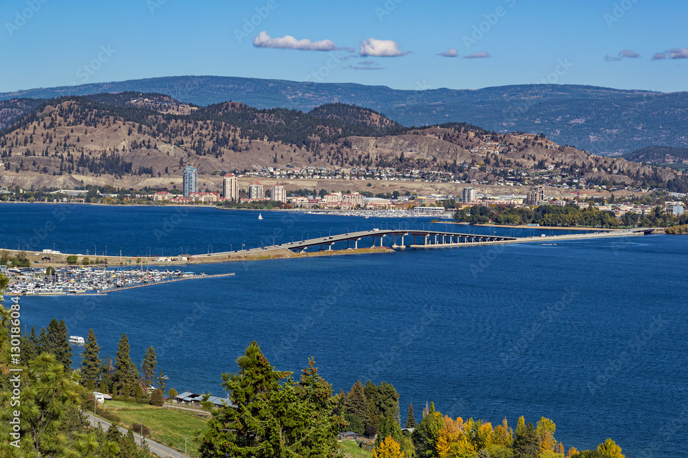 Obraz premium Okanagan Lake Bridge Kelowna BC Canada
