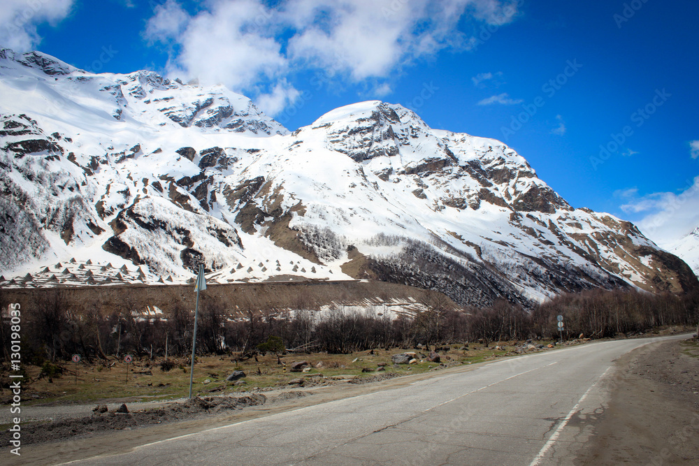 Naklejka premium Пейзажи предгорий Кавказа на пути к Эльбрусу, Кабардино-Балкария, Россия