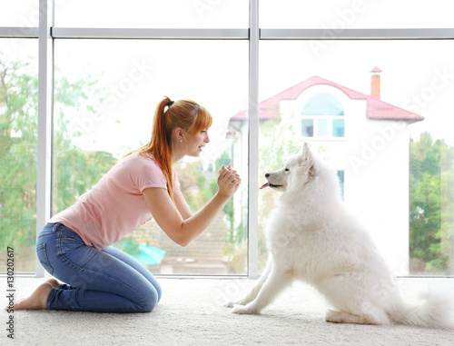 Beautiful girl with cute Sa...