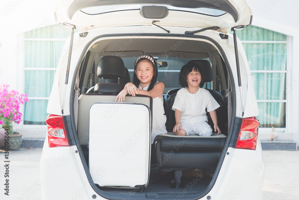 children ready for the travel