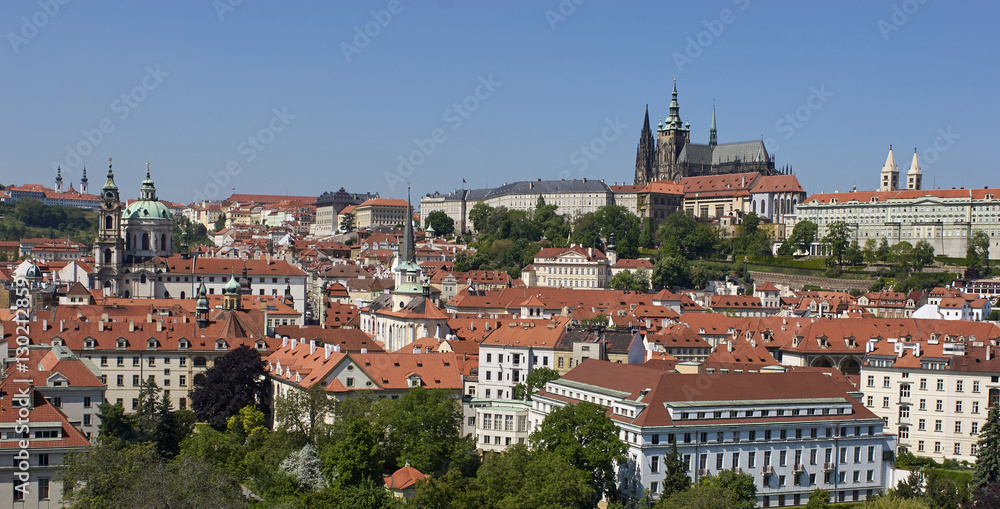 Obraz premium Panorama of Prague Castle and St. Vitus cathedral, Prague, Czech Republic. Unique view from a hot air balloon