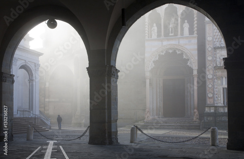 Photography Bergamo - rays between Duomo and cathedral under arch in upper town