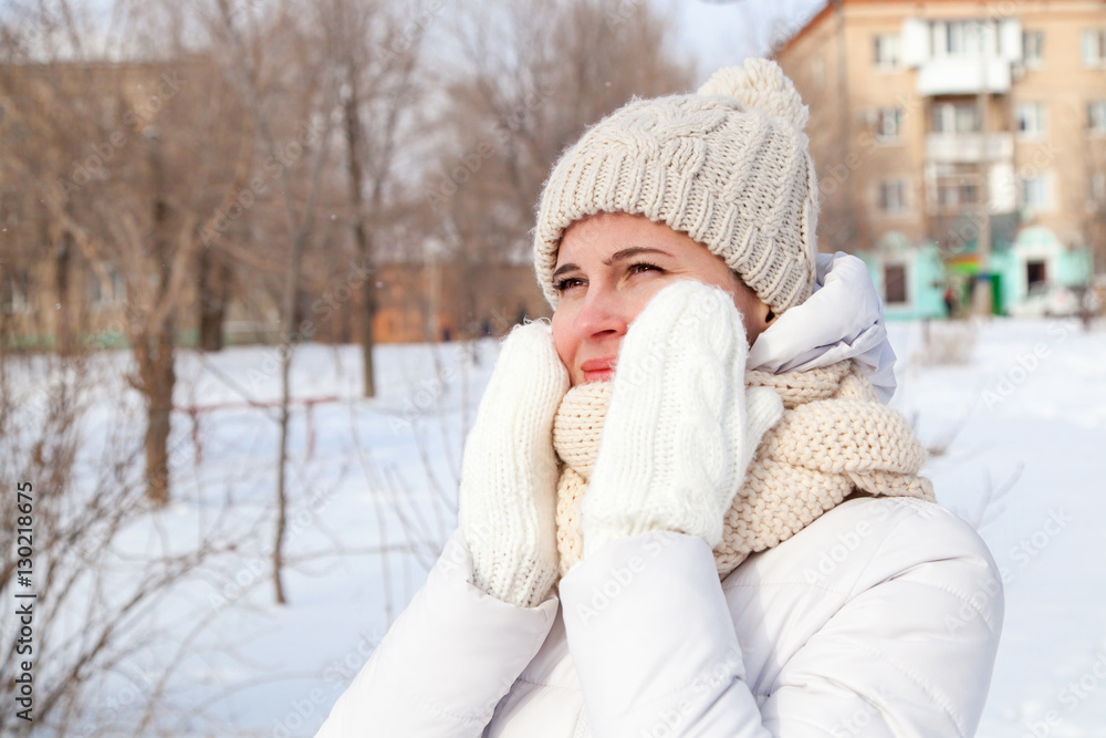 Obraz premium Portrait the girl in a winter down-padded coat