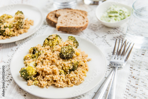 Warm Detox Salad from Quinoa and Broccolli