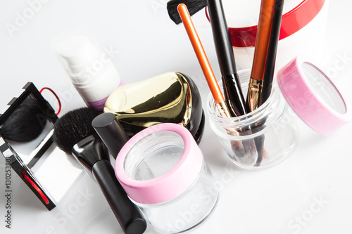 pennelli per make-up e vari accessori per il trucco professionale  photo
