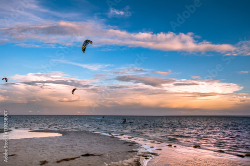 Zatoka Pucka, Morze Bałtyckie widok z Mierzei Helskiej, zmierzch