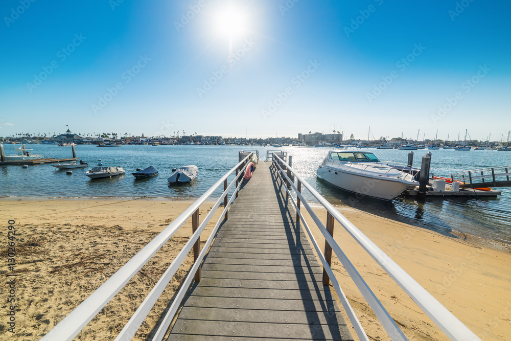Obraz premium Sun shining over Balboa island