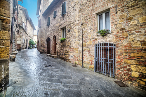 Fototapeta Naklejka Na Ścianę i Meble -  Narrow street in Montepulciano