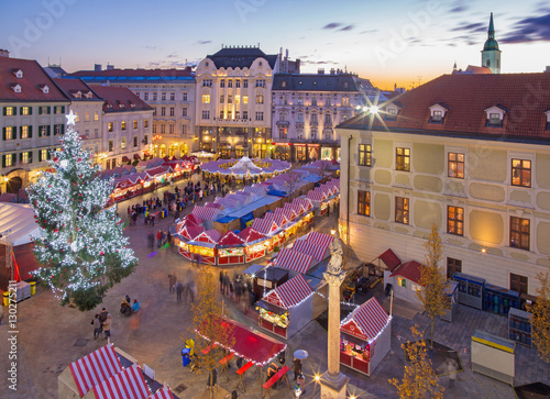 Photography BRATISLAVA, SLOVAKIA - NOVEMBER 28, 2016: Christmas market on the Main square in evening dusk
