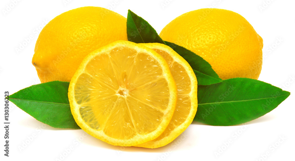 Fototapeta premium Lemon with leaves