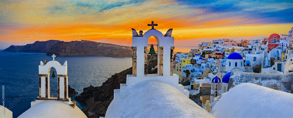 Fototapeta premium Amazing wide panorama sunset view with white houses on church wi