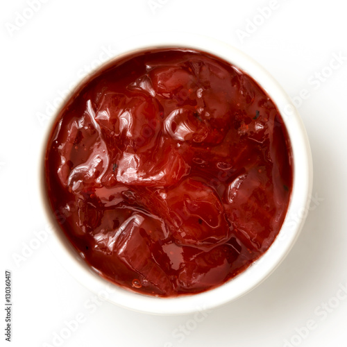 Fotografía Red onion chutney in ceramic bowl isolated on white from above.