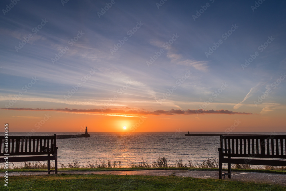 Fototapeta premium Tynemouth Sunrise, at the mouth of the River Tyne which is located between South Shields and Tynemouth, where it enters the North Sea
