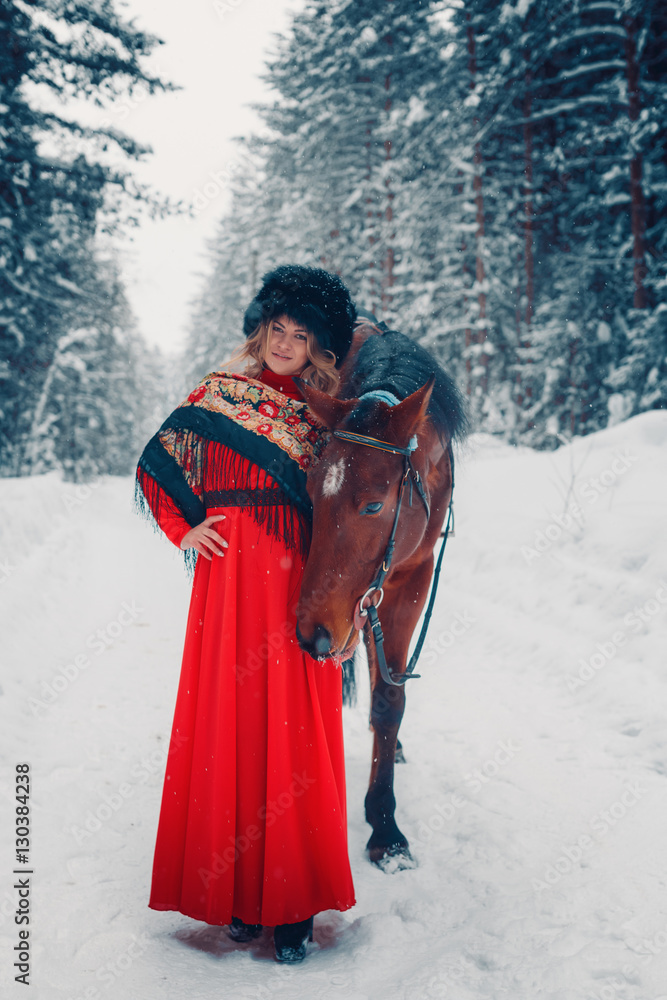 Photo Full-length of a beautiful girl and handsome stallion, horse in the winter on the nature