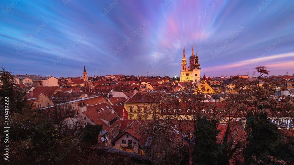 Fototapeta premium Sunset view of the cathedral in Zagreb, Croatia.