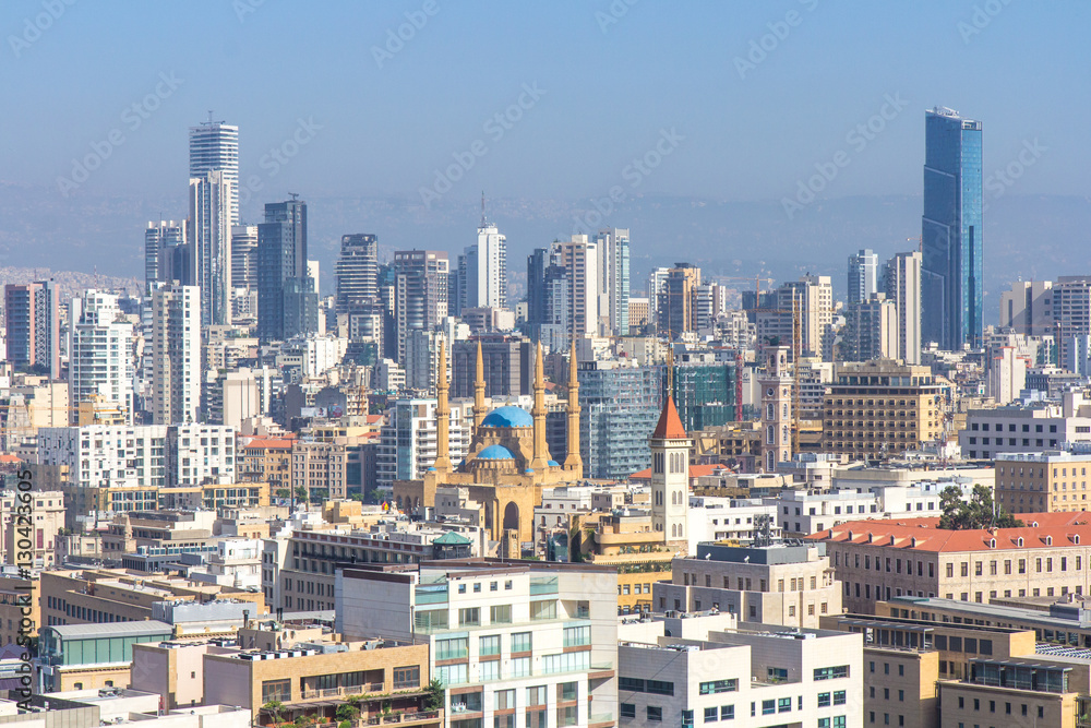 Naklejka premium Widok w centrum Bejrutu w słoneczny dzień. Bejrut, Liban.