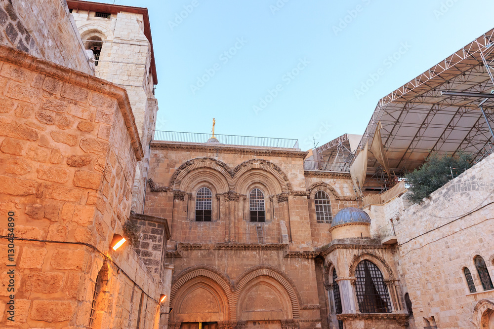 Obraz premium Jerusalem city, courtyard of ancient church of the Holy Sepulchre with old ladder on window