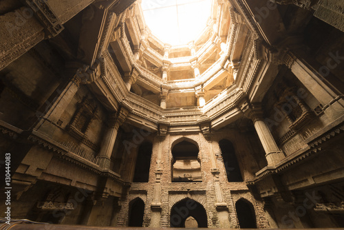 Canvas-taulu ancient well in Ahmedabad