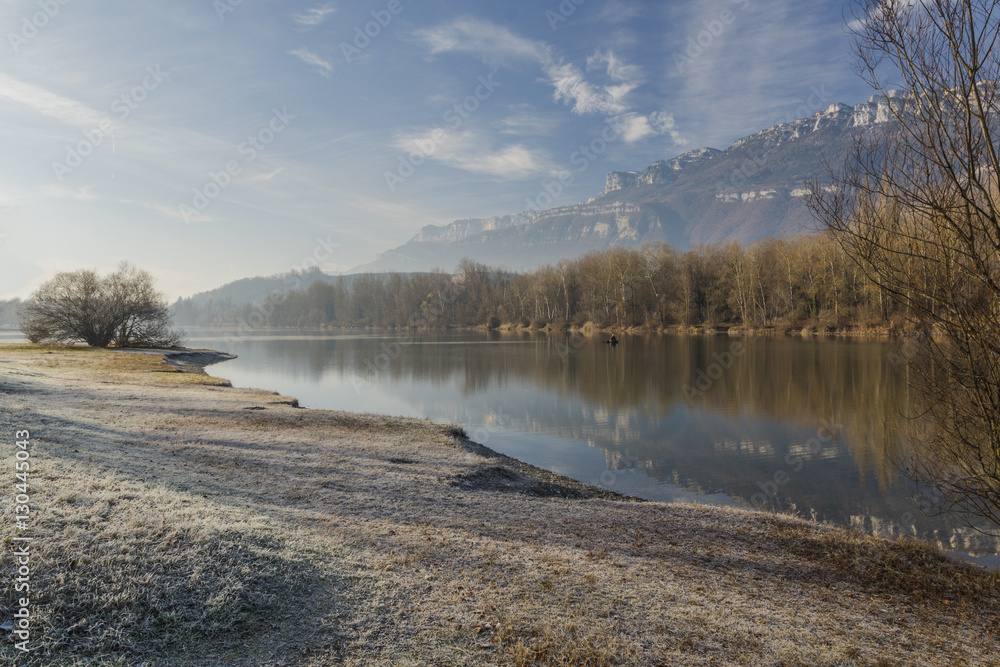Fototapeta premium Plan d'eau des Lônes - Pontcharra - Isère.