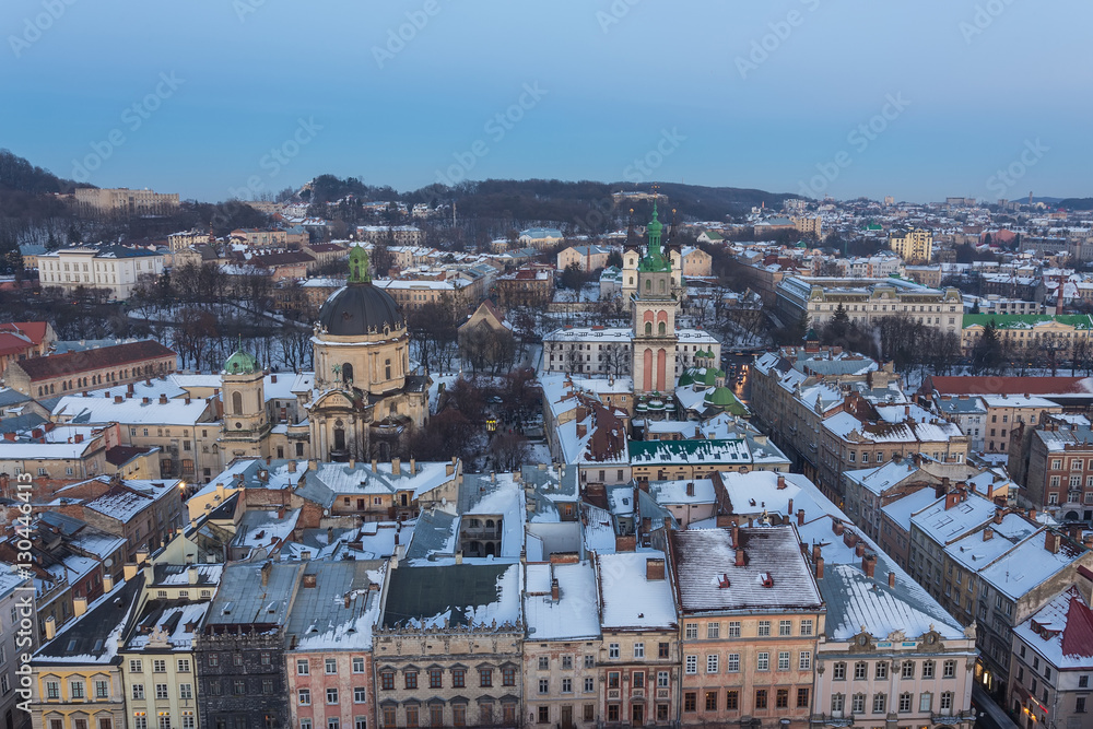 Obraz premium Winter view on the downtown in Lviv, Ukraine.