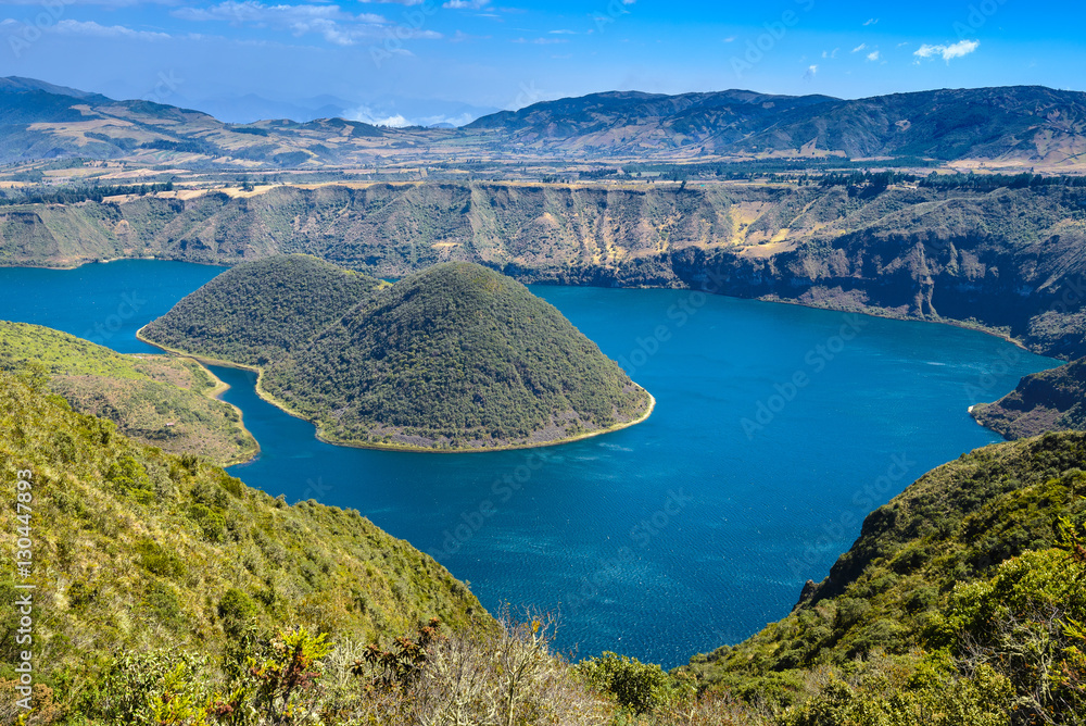 Fototapeta premium Laguna Cuicocha en la reserva Cotacachi-Cayapas, Ecuador