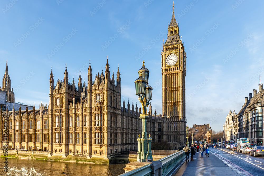 Fototapeta premium Big ben clock tower in winter sunny morning
