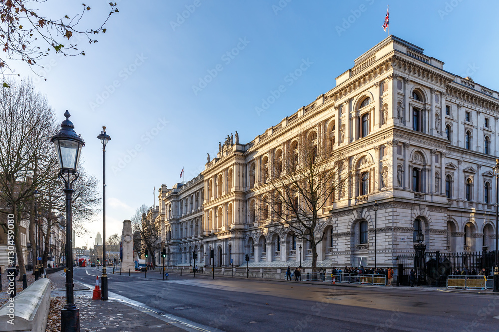 Fototapeta premium Downing Street rano zimą