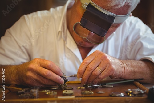 Φωτογραφία Horologist repairing a watch
