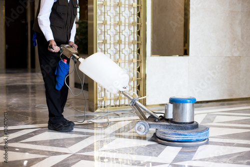 Valokuva man polishing marble floor in modern office building