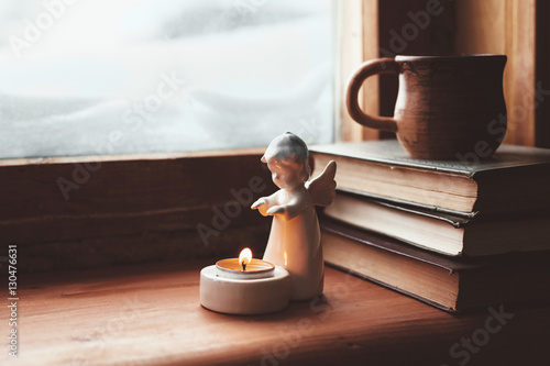 Fotografi Homely wnter concept of window sill