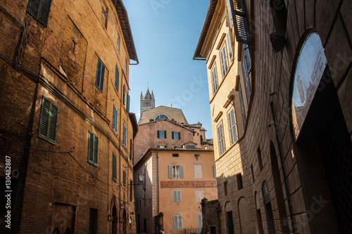 narrow street and old houses in Siena © alfenny