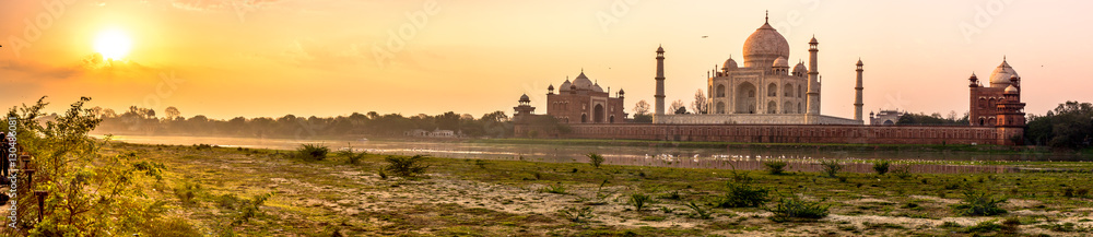 Panoramic view of Taj Mahal on a beautiful morning 