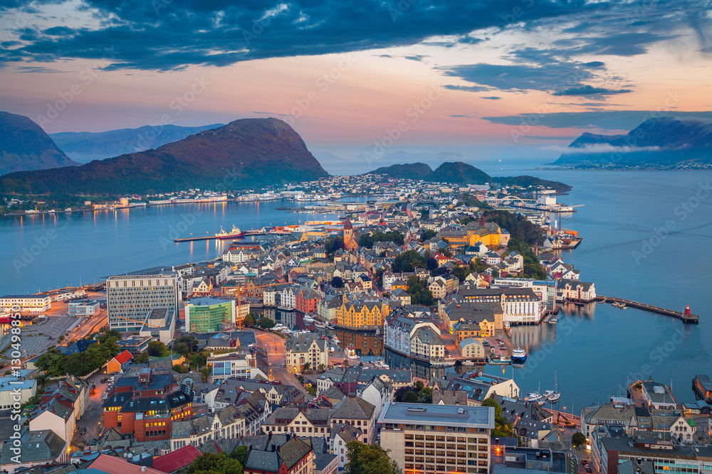 Fototapeta premium Alesund, Norway. Cityscape image of Alesund, Norway at dawn.