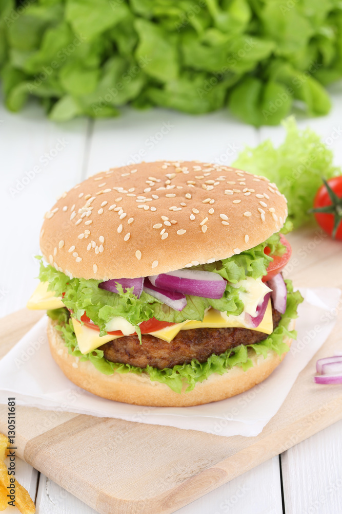 Cheeseburger Hamburger frisch Fleisch Käse Tomaten Salat Cheeseburger Hamburger frisch Fleisch Käse Tomaten Salat