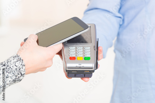 Paying contactless with smart phone