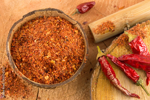 Foto Cayenne pepper and dried peppers