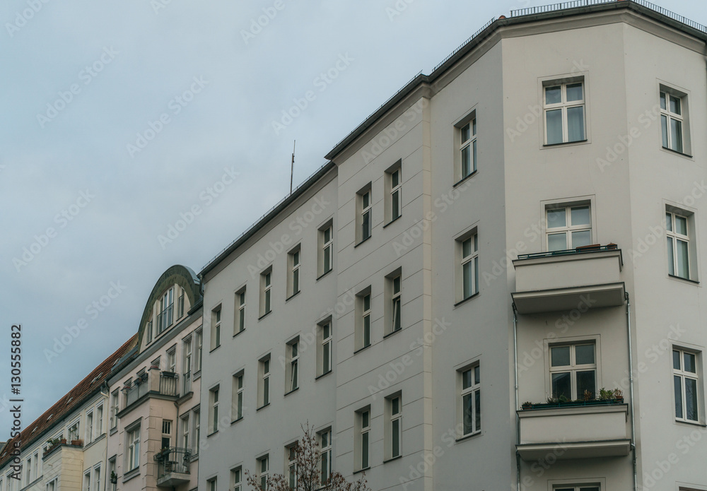 Obraz premium houses in a row with corner house in the front
