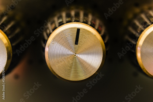 Amplifier knob close-up macro control concept