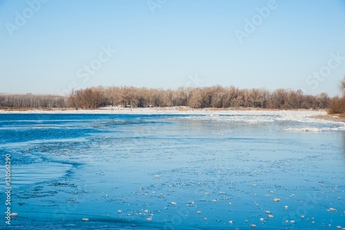 Ice on the frozen river © SGr
