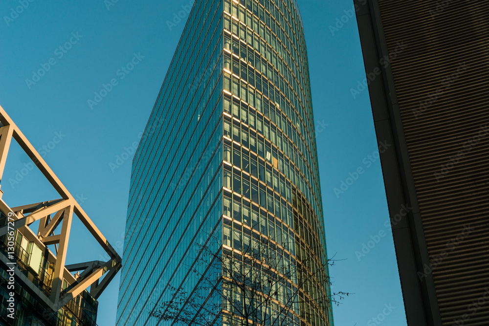 Fototapeta premium modern glass skyscraper at Potsdamer platz