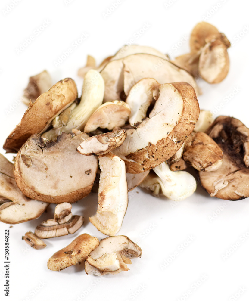 Row of sliced organic crimini or baby bella mushrooms Row of sliced organic crimini or baby bella mushrooms