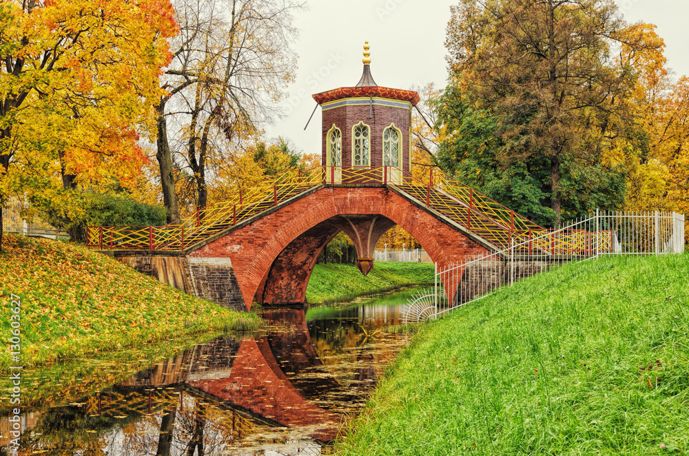 Fototapeta premium The Cross Bridge with Gazebo in the Alexander park in Tsarskoye Selo (Pushkin).