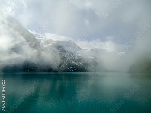 Górskie jezioro w alpach