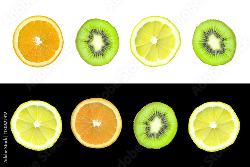 Zitrone  Orange und Kiwi   Zitrusfr  chte in Scheiben vor wei  em und schwarzem Hintergrund