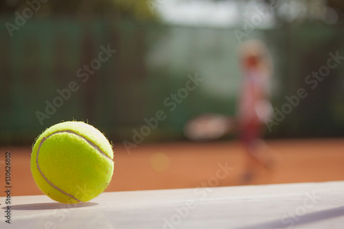 Tennisbal am Platz
