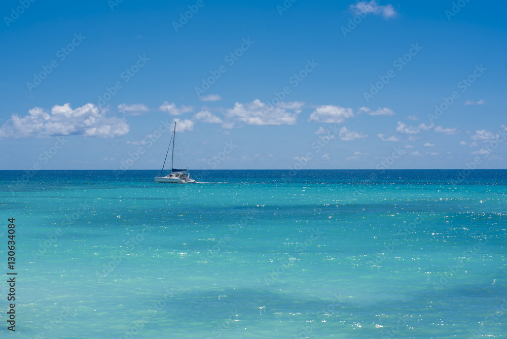 Obraz premium ocean and boat