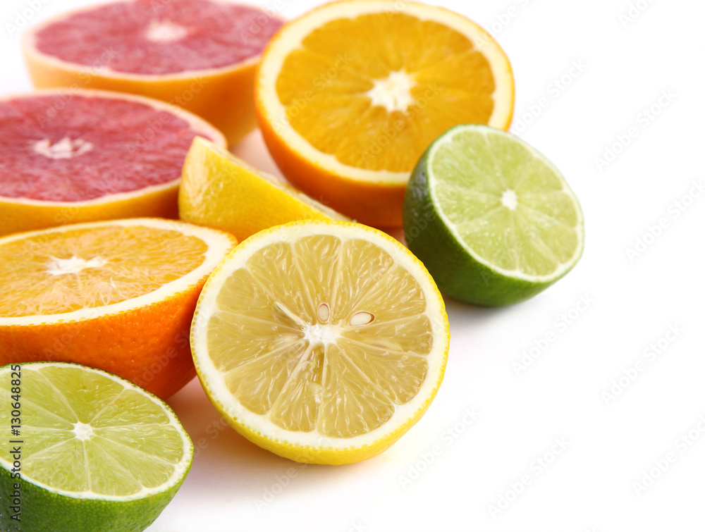 Agrumes coupés en deux