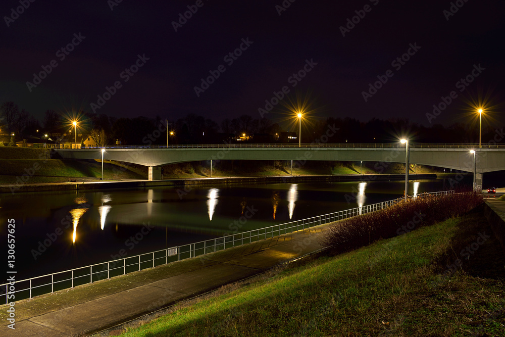 pont canal nuit